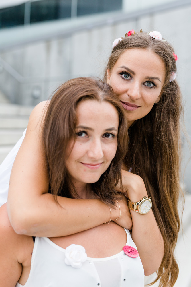 Modernes JGA-Fotoshooting in der Hamburger Hafencity